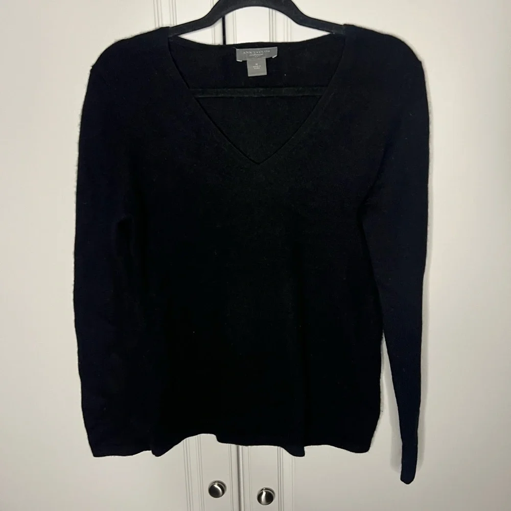 Ann Taylor 100% Cashmere Black V-Neck Sweater Medium